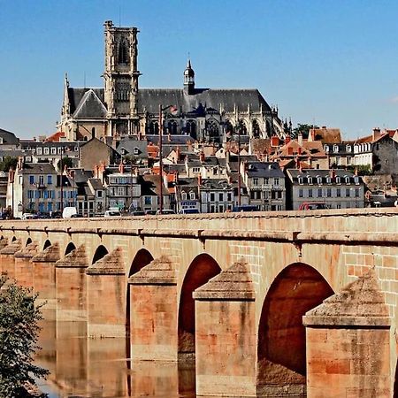 Nevers, Appartement De Standing Proche De La Gare Экстерьер фото